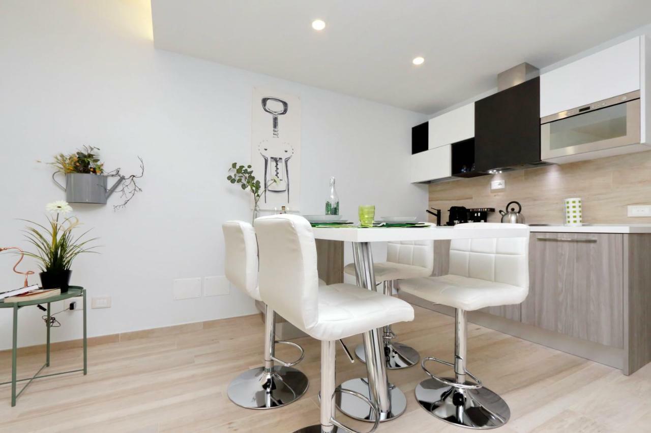Green Terraced Apartment. 3 Stops From Colosseum מראה חיצוני תמונה
